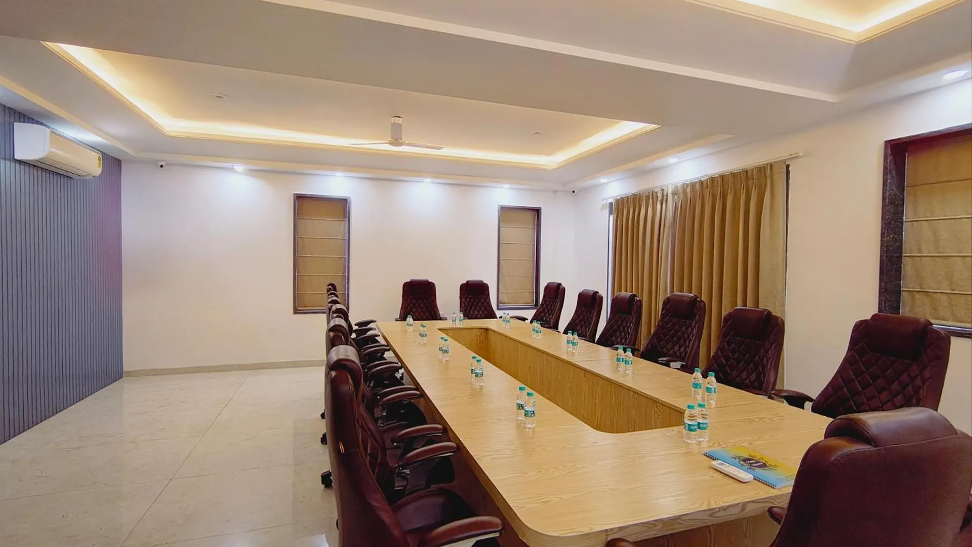 Hotel Elite 32 Avenue - Near Google Building Gurgaon